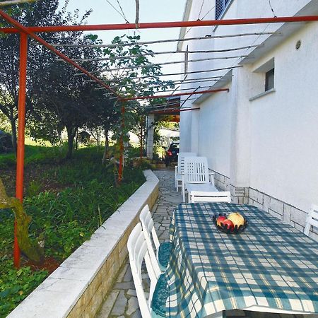 2 Bedroom Nice Apartment In Poreč Exterior foto