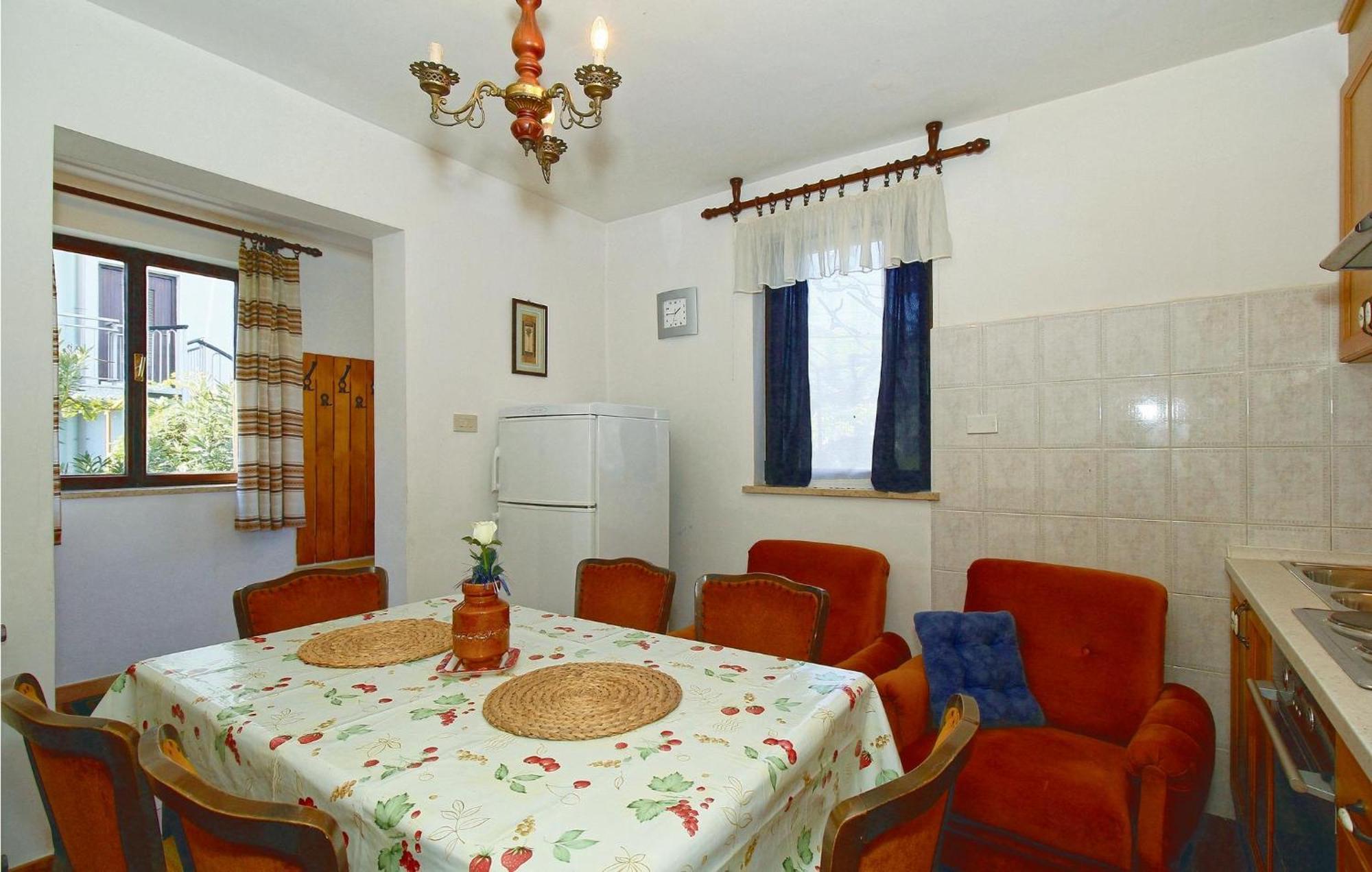 2 Bedroom Nice Apartment In Poreč Exterior foto